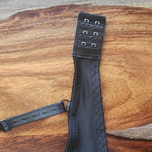 Lacey Black Bra, Q.T. Ladies Size 32B, Sexy, Pretty, Great Condition - Picture 2 of 9